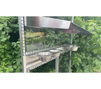 Nerezový kryt nad krmné pulty