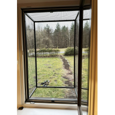 Závěsný koš do okna