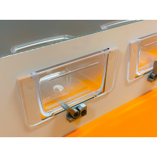 Krmná deska s plastovými krmítky